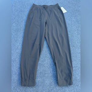 Lululemon NWT License to Train Pants in Black Size 8